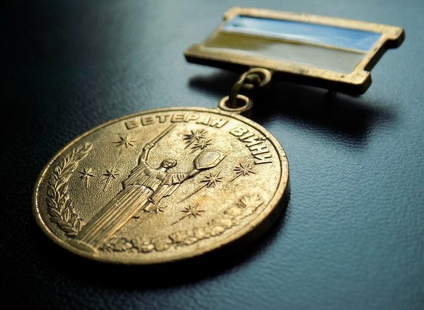 La médaille augis : symbole d'excellence et de tradition